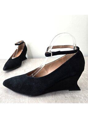 Aeroseles Pointed Wedge Heel Pumps 8 Black Suede Preppy Ankle Strap Comfort Shoe
